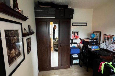 Copropriété à louer à Pembroke Pines, Floride: 2 chambres, 74.51 m2 № 2432540 - photo 2