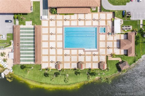 Copropriété à louer à Pembroke Pines, Floride: 2 chambres, 74.51 m2 № 2432540 - photo 30