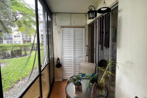 Copropriété à louer à Pembroke Pines, Floride: 2 chambres, 74.51 m2 № 2432540 - photo 16