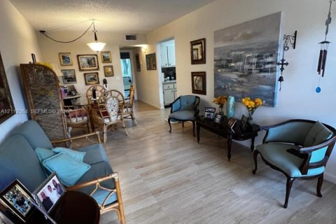 Copropriété à louer à Pembroke Pines, Floride: 2 chambres, 74.51 m2 № 2432540 - photo 3