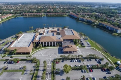 Copropriété à louer à Pembroke Pines, Floride: 2 chambres, 74.51 m2 № 2432540 - photo 29