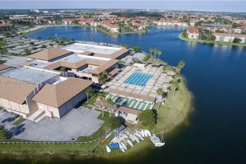 Copropriété à louer à Pembroke Pines, Floride: 2 chambres, 74.51 m2 № 2432540 - photo 28