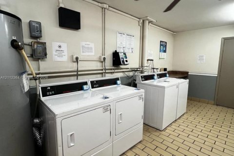 Copropriété à louer à Pembroke Pines, Floride: 2 chambres, 74.51 m2 № 2432540 - photo 19