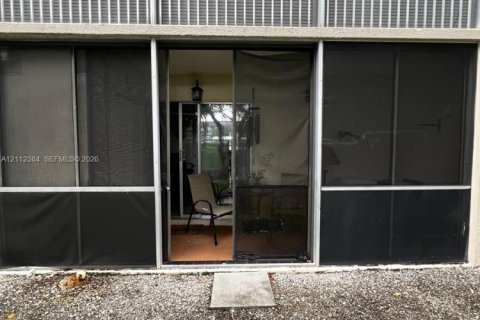 Copropriété à louer à Pembroke Pines, Floride: 2 chambres, 74.51 m2 № 2432540 - photo 17