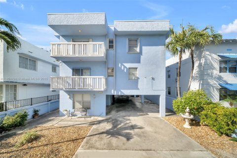 Condo in Miami Beach, Florida, 1 bedroom  № 1864170 - photo 1
