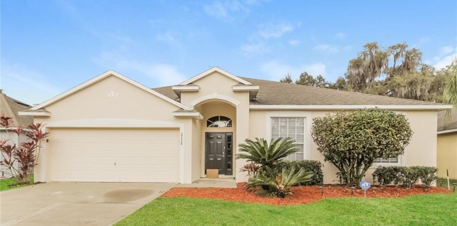 House in Kissimmee, Florida 3 bedrooms, 242.38 sq.m. № 2198769