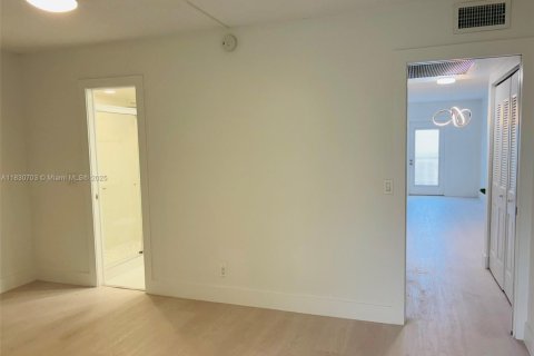 Condominio en venta en Deerfield Beach, Florida, 1 dormitorio, 66.8 m2 № 1807836 - foto 10