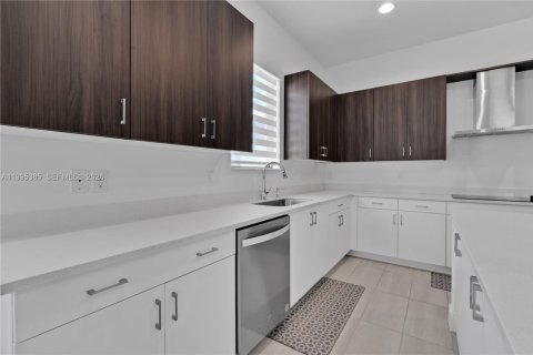 Villa ou maison à vendre à Miramar, Floride: 4 chambres № 2058329 - photo 10