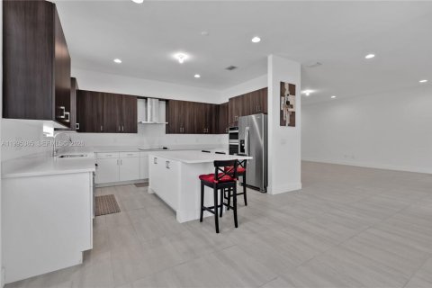 Villa ou maison à vendre à Miramar, Floride: 4 chambres № 2058329 - photo 9