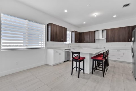 Villa ou maison à vendre à Miramar, Floride: 4 chambres № 2058329 - photo 8