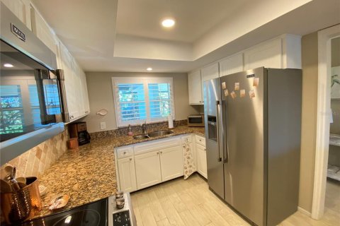 Condo in Bradenton, Florida, 2 bedrooms  № 2106408 - photo 13