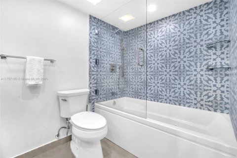 Купить кондоминиум в Санни-Айлс-Бич, Флорида 2 спальни, 170.01м2, № 1715998 - фото 20