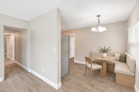 House in Orlando, Florida 4 bedrooms, 123.28 sq.m. № 2394077 - photo 11