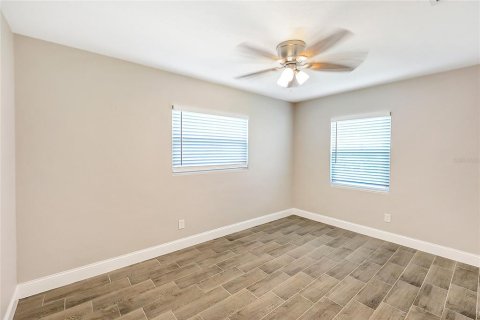 House in Orlando, Florida 4 bedrooms, 123.28 sq.m. № 2394077 - photo 23