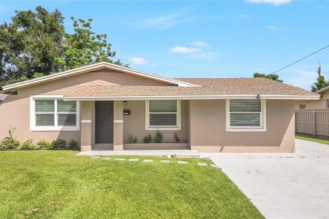 House in Orlando, Florida 4 bedrooms, 123.28 sq.m. № 2394077 - photo 2