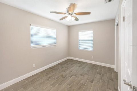 House in Orlando, Florida 4 bedrooms, 123.28 sq.m. № 2394077 - photo 25