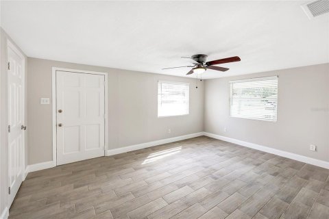 House in Orlando, Florida 4 bedrooms, 123.28 sq.m. № 2394077 - photo 16