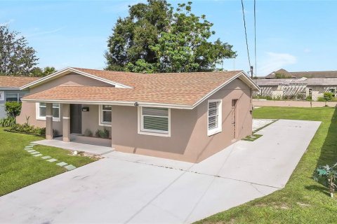 House in Orlando, Florida 4 bedrooms, 123.28 sq.m. № 2394077 - photo 3