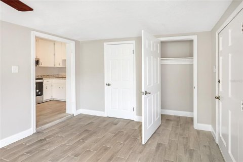 House in Orlando, Florida 4 bedrooms, 123.28 sq.m. № 2394077 - photo 19