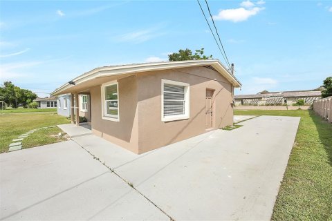House in Orlando, Florida 4 bedrooms, 123.28 sq.m. № 2394077 - photo 28