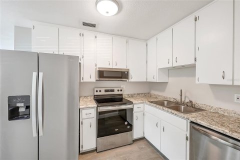House in Orlando, Florida 4 bedrooms, 123.28 sq.m. № 2394077 - photo 14