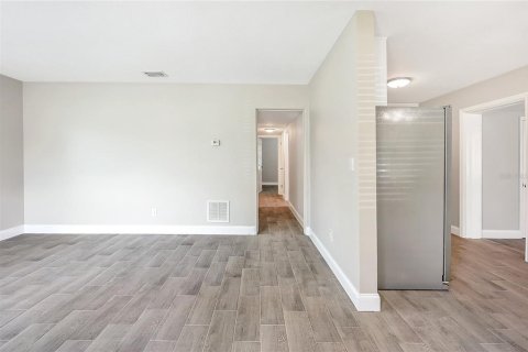 House in Orlando, Florida 4 bedrooms, 123.28 sq.m. № 2394077 - photo 6