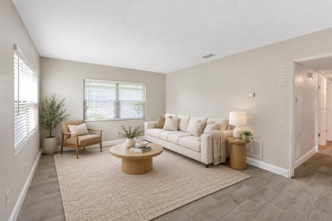 House in Orlando, Florida 4 bedrooms, 123.28 sq.m. № 2394077 - photo 7