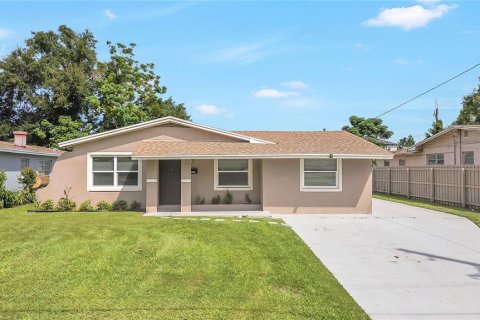 House in Orlando, Florida 4 bedrooms, 123.28 sq.m. № 2394077