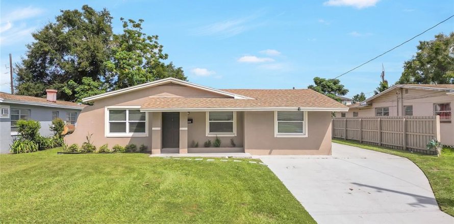 House in Orlando, Florida 4 bedrooms, 123.28 sq.m. № 2394077