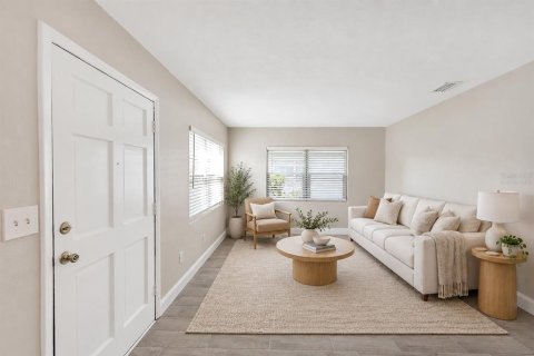 House in Orlando, Florida 4 bedrooms, 123.28 sq.m. № 2394077 - photo 10
