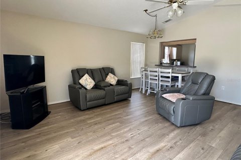Villa ou maison à vendre à Polk City, Floride: 1 chambre, 86.96 m2 № 2413567 - photo 4