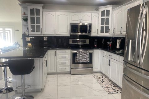 Купить виллу или дом в Майами, Флорида 3 спальни, 164.44м2, № 2068646 - фото 5