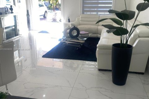 Купить виллу или дом в Майами, Флорида 3 спальни, 164.44м2, № 2068646 - фото 3