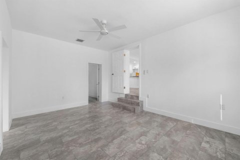 Villa ou maison à vendre à Miami, Floride: 5 chambres, 134.62 m2 № 2193651 - photo 14