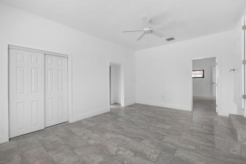 Villa ou maison à vendre à Miami, Floride: 5 chambres, 134.62 m2 № 2193651 - photo 13