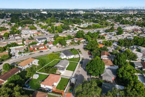 Villa ou maison à vendre à Miami, Floride: 5 chambres, 134.62 m2 № 2193651 - photo 7