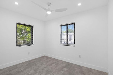 Villa ou maison à vendre à Miami, Floride: 5 chambres, 134.62 m2 № 2193651 - photo 18