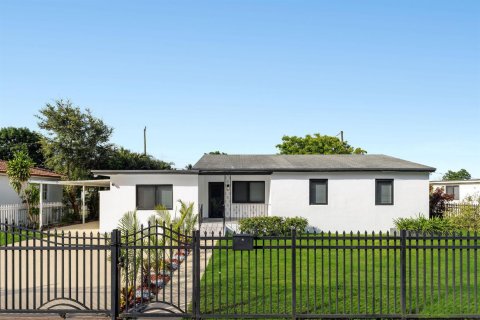 Villa ou maison à Miami, Floride 5 chambres, 134.62 m2 № 2193651