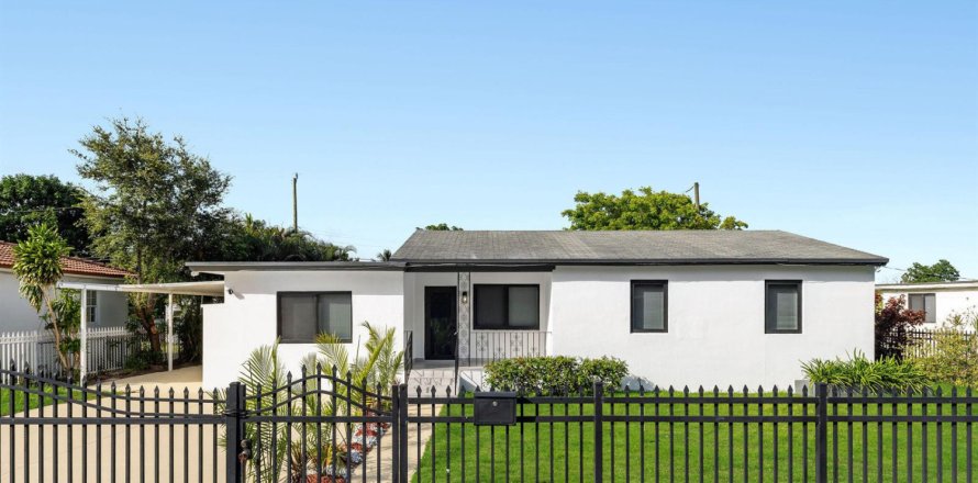 Villa ou maison à Miami, Floride 5 chambres, 134.62 m2 № 2193651