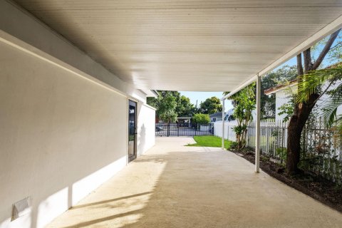 Villa ou maison à vendre à Miami, Floride: 5 chambres, 134.62 m2 № 2193651 - photo 11
