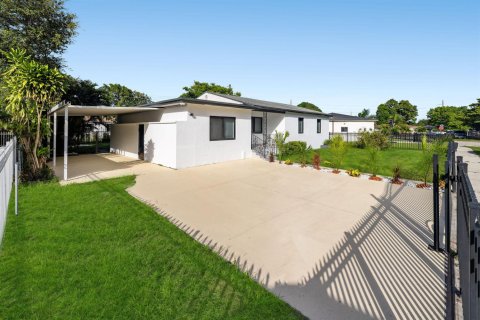 Villa ou maison à vendre à Miami, Floride: 5 chambres, 134.62 m2 № 2193651 - photo 10
