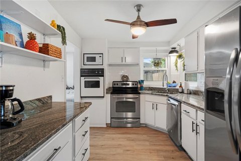 House in Largo, Florida 3 bedrooms, 96.43 sq.m. № 1677967 - photo 11