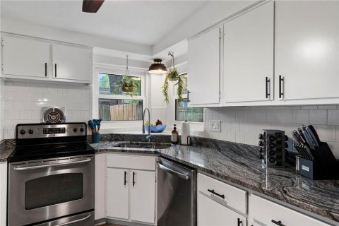 House in Largo, Florida 3 bedrooms, 96.43 sq.m. № 1677967 - photo 13