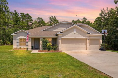 House in Weeki Wachee, Florida 4 bedrooms, 226.5 sq.m. № 2107375