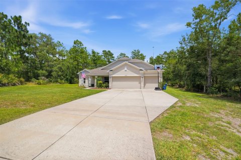 House in Weeki Wachee, Florida 4 bedrooms, 226.5 sq.m. № 2107375 - photo 4