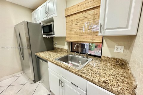 Adosado en alquiler en Pembroke Pines, Florida, 2 dormitorios, 117.06 m2 № 1964279 - foto 13