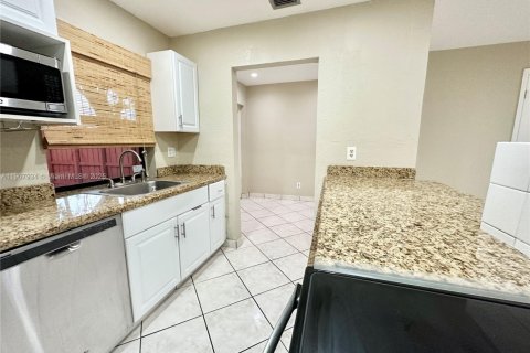 Adosado en alquiler en Pembroke Pines, Florida, 2 dormitorios, 117.06 m2 № 1964279 - foto 6