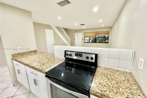 Adosado en alquiler en Pembroke Pines, Florida, 2 dormitorios, 117.06 m2 № 1964279 - foto 17
