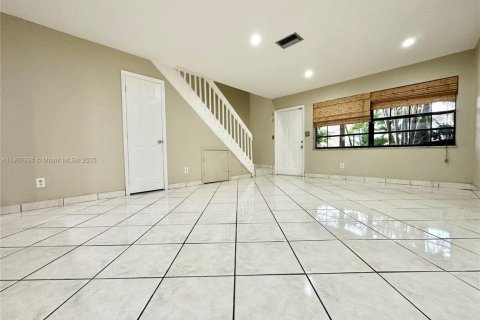 Adosado en alquiler en Pembroke Pines, Florida, 2 dormitorios, 117.06 m2 № 1964279 - foto 2