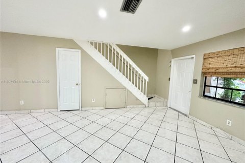 Adosado en alquiler en Pembroke Pines, Florida, 2 dormitorios, 117.06 m2 № 1964279 - foto 21
